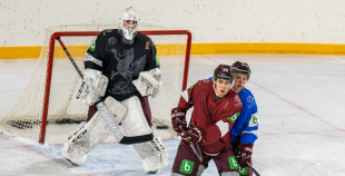 FOTO: Latvijas hokeja izlase gatavojas Pekinas olimpiskajām spēlēm