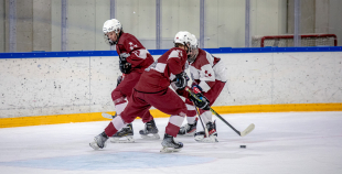 Uz oriģinālā izmēra laukumiem aizvadīti pirmie 3 pret 3 ledus treniņi