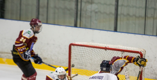 HS "Rīga" ar 4:3 negaidīti uzvar čempionvienību "Kurbads", "Prizma" turpina uzvaras gājienu 
