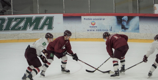 VIDEO + FOTO: Latvijas hokeja izlase oficiāli uzsāk treniņnometni 