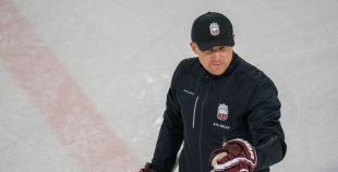 FOTO: Latvijas hokeja izlase gatavojas Pekinas olimpiskajām spēlēm