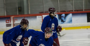 Latvijas U-20 nacionālās izlases kandidāti aizvada pirmo ledus treniņu