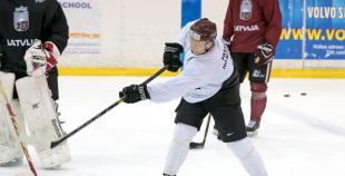 Latvijas izlases treniņnometnei pievienojušies Kaspars Daugaviņš un Kristaps Sotnieks