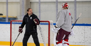 FOTO: Latvijas izlase pilnā sastāvā "slīpē" vairākumu
