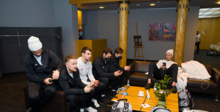 FOTO: Latvijas hokeja izlases dodas uz Pekinas olimpiskajām spēlēm