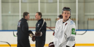 FOTO: Latvijas hokeja izlase gatavojas Pekinas olimpiskajām spēlēm