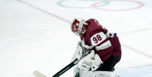 Latvija hokeja izlase sīvā cīņā atzīst Somijas pārākumu