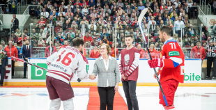 Latvijas hokeja izlase aizraujošā mačā piekāpjas Krievijas valstsvienībai 