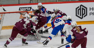 Latvijas sieviešu izlase Pasaules čempionāta atklāšanas mačā piekāpjas Slovākijai