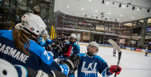 Vakar tika aizvadīta pirmā "Optibet" Baltijas sieviešu hokeja čempionāta spēle starp SHK "Laima" un "L&L Hope"