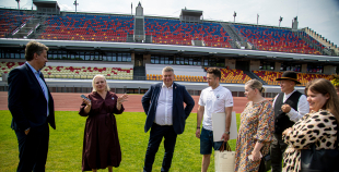 Latvijas hokeja izlase saņem solītās biļetes uz Dziesmu un Deju svētkiem