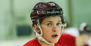 FOTO: U-20 izlases pirmdienas ledus treniņš "Volvo" ledus hallē 