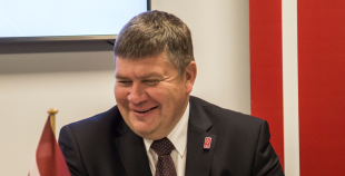 Latvijas Hokeja federācija un Baltkrievijas Hokeja federācija paraksta līgumu par 2021.gada PČ organizēšanu