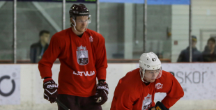 Latvijas hokeja izlase aizvada pirmo treniņu pirms gaidāmā turnīra Francijā