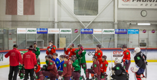 Latvijas nacionālā hokeja izlase aizvada pirmo kopīgo ledus treniņu