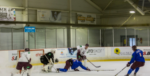 Hārtlija vadībā Latvijas valstsvienība aizvada treniņu; nosaukts arī izlases kapteinis turnīram Minskā