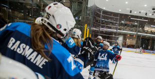 Vakar tika aizvadīta pirmā "Optibet" Baltijas sieviešu hokeja čempionāta spēle starp SHK "Laima" un "L&L Hope"