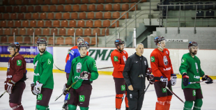 Piektdienas treniņā izlases rindas papildina vairāki līderi