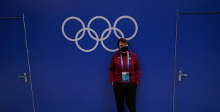 Latvija hokeja izlase sīvā cīņā atzīst Somijas pārākumu