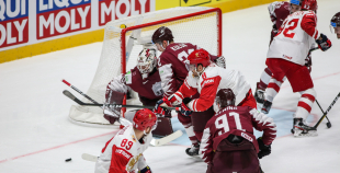 Latvijas hokeja izlase sīvā cīņā atzīst Krievijas valstsvienības pārākumu 