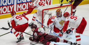 Latvijas hokeja izlase sīvā cīņā atzīst Krievijas valstsvienības pārākumu 