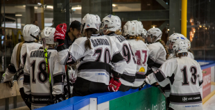 Vakar tika aizvadīta pirmā "Optibet" Baltijas sieviešu hokeja čempionāta spēle starp SHK "Laima" un "L&L Hope"