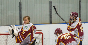 HS "Rīga" ar 4:3 negaidīti uzvar čempionvienību "Kurbads", "Prizma" turpina uzvaras gājienu 