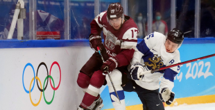 Latvija hokeja izlase sīvā cīņā atzīst Somijas pārākumu