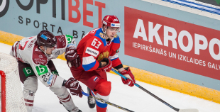Latvijas hokeja izlase aizraujošā mačā piekāpjas Krievijas valstsvienībai 