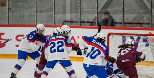 Latvijas sieviešu izlase Pasaules čempionāta atklāšanas mačā piekāpjas Slovākijai