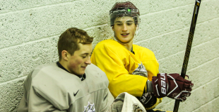 FOTO: U-20 izlases pirmdienas ledus treniņš "Volvo" ledus hallē 