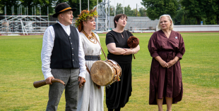 Latvijas hokeja izlase saņem solītās biļetes uz Dziesmu un Deju svētkiem