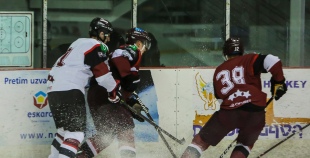 Latvijas nacionālā izlase treniņspēlē uzveic Latvijas U-18 valstsvienību