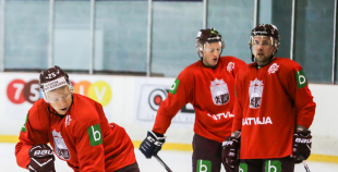 FOTO: Latvijas izlases treniņš pirms došanās uz Dāniju