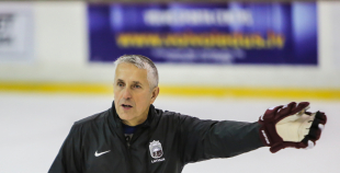 Piektdienas treniņā izlases rindas papildina vairāki līderi