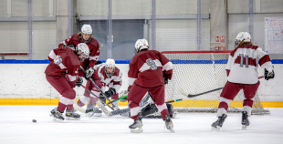 Uz oriģinālā izmēra laukumiem aizvadīti pirmie 3 pret 3 ledus treniņi