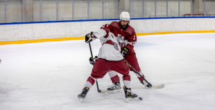 Uz oriģinālā izmēra laukumiem aizvadīti pirmie 3 pret 3 ledus treniņi