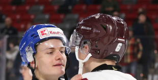 Latvijas hokejisti sīvā cīņā piekāpjas Slovākijas komandai