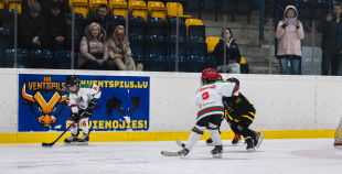 FOTO: U-9 sabraukums Ventspilī