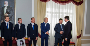 FOTO: Latvijas hokeja izlase viesojās Rīgas pilī pie Valsts prezidenta