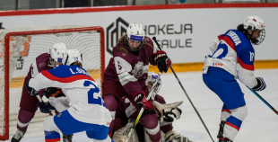 Latvijas sieviešu izlase Pasaules čempionāta atklāšanas mačā piekāpjas Slovākijai