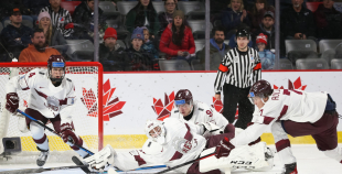 Latvijas hokejisti sīvā cīņā piekāpjas Slovākijas komandai