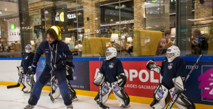 FOTO: Atklāta Latvijas jauno hokeja vārtsargu atbalsta programma