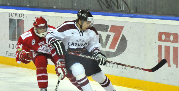 Latvijas hokejisti uzvar dāņus