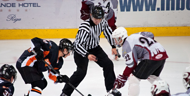 "Kreditori" pārliecinoši apspēlē jaunos SK "Rīga96" hokejistus
