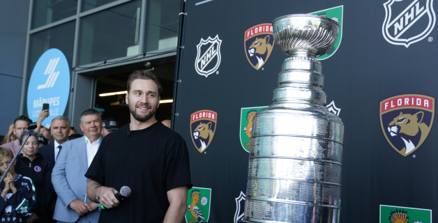 Latvijas hokejists Uvis Balinskis vēlreiz atrāda Stenlija kausu!