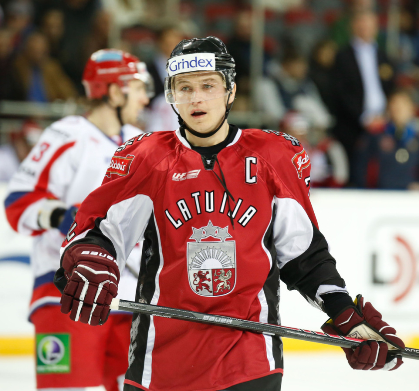 50. jubileju svin visvairāk spēļu Latvijas valstsvienībā aizvadījušais hokejists Rodrigo Laviņš